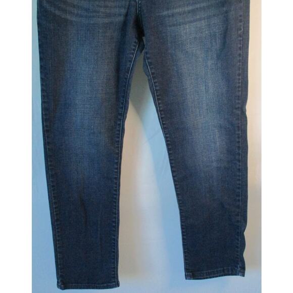 Levi Women's Mid Rise Dark Wash Straight Leg Skinny Blue Jeans Size 14 - Picture 3 of 9